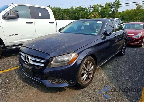 2017 Mercedes-Benz C 300 4Matic z USA, uszkodzony, nr VIN 55SWF4KBXHU216920